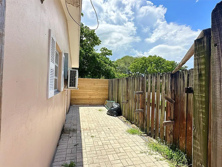 1417 SE 3rd Ter — Photo 19