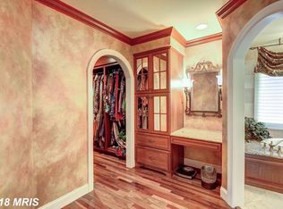 10118 Nedra Dr, Great Falls, VA 22066