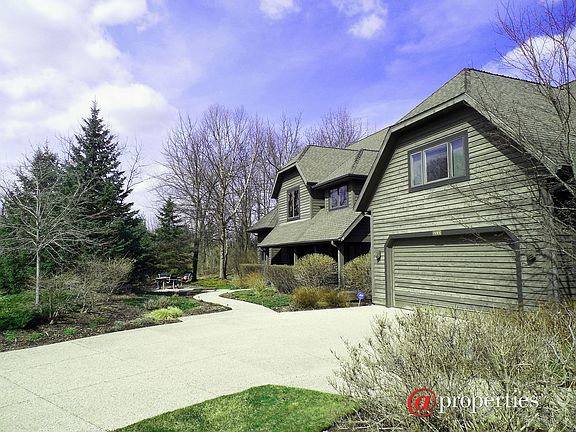 3rd image of 1505 Country Club Dr
