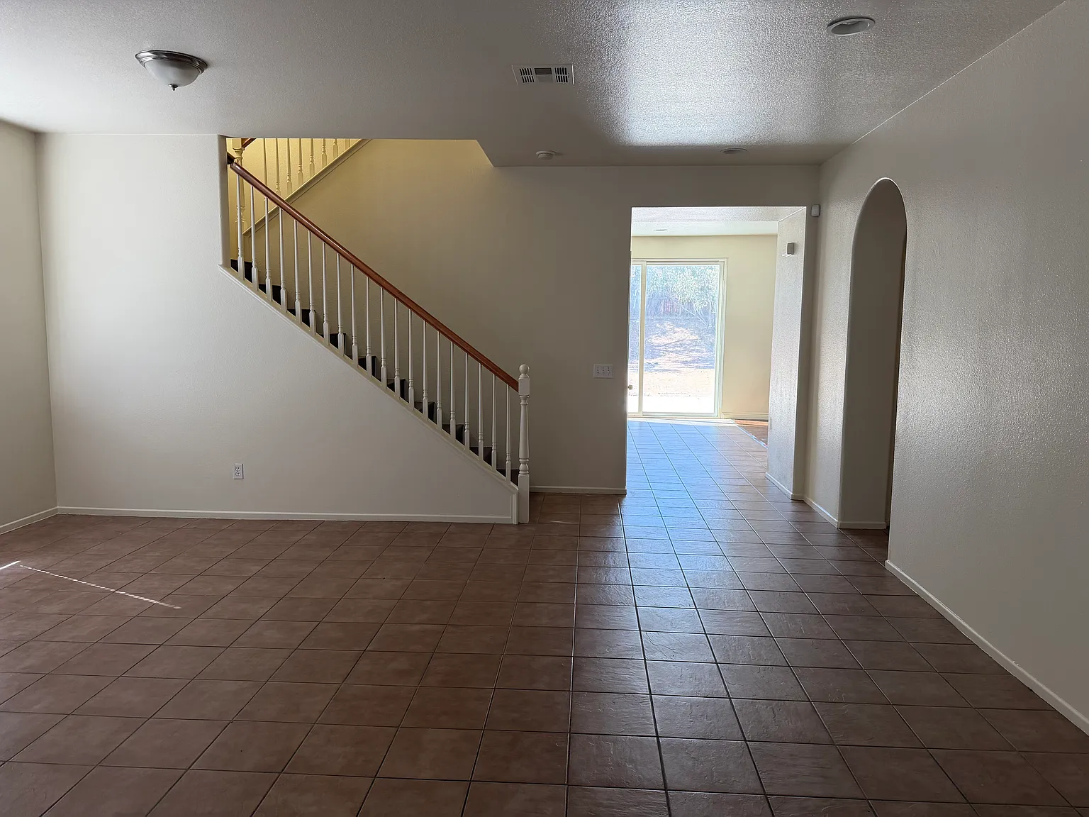 4 bed, 2607 sqft, $2,500 — Photo 3