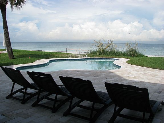 Pool w/Travertine Tiles