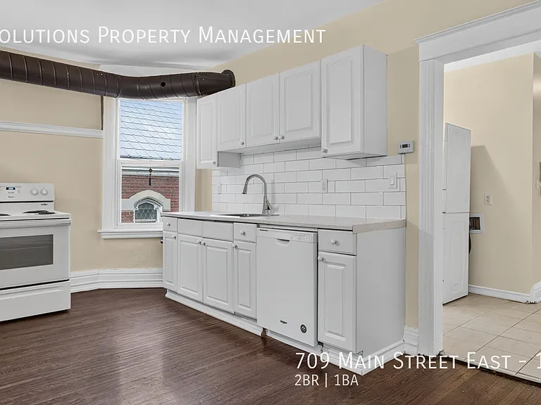 709 Main St E #11 — Photo 2