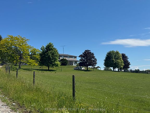 3rd image of 423 Fleetwood Rd