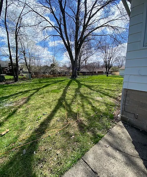 110 Teakwood Ln — Photo 3