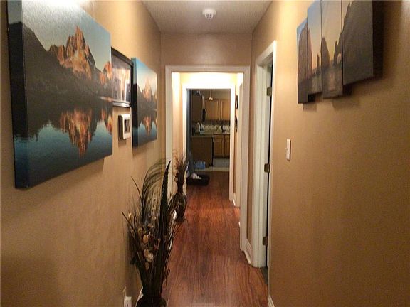 3rd image of 8926 Oleander St
