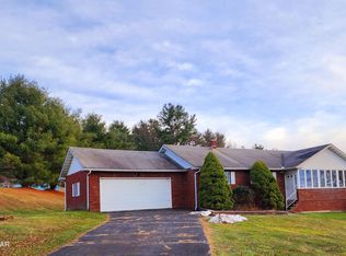 482 Ridge Ave, Hawley, PA 18428