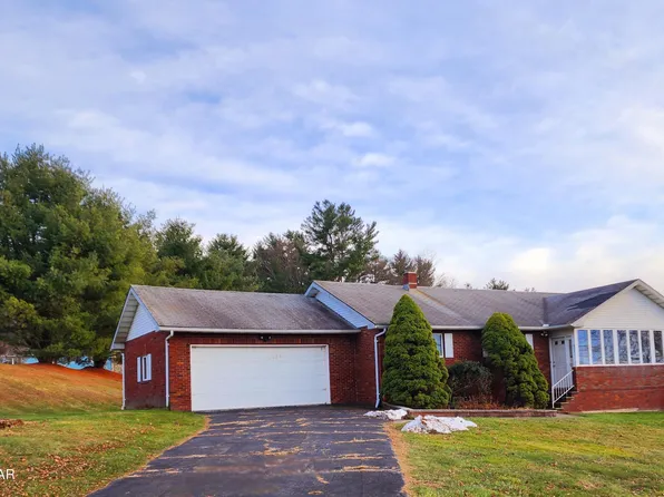 482 Ridge Ave, Hawley, PA 18428