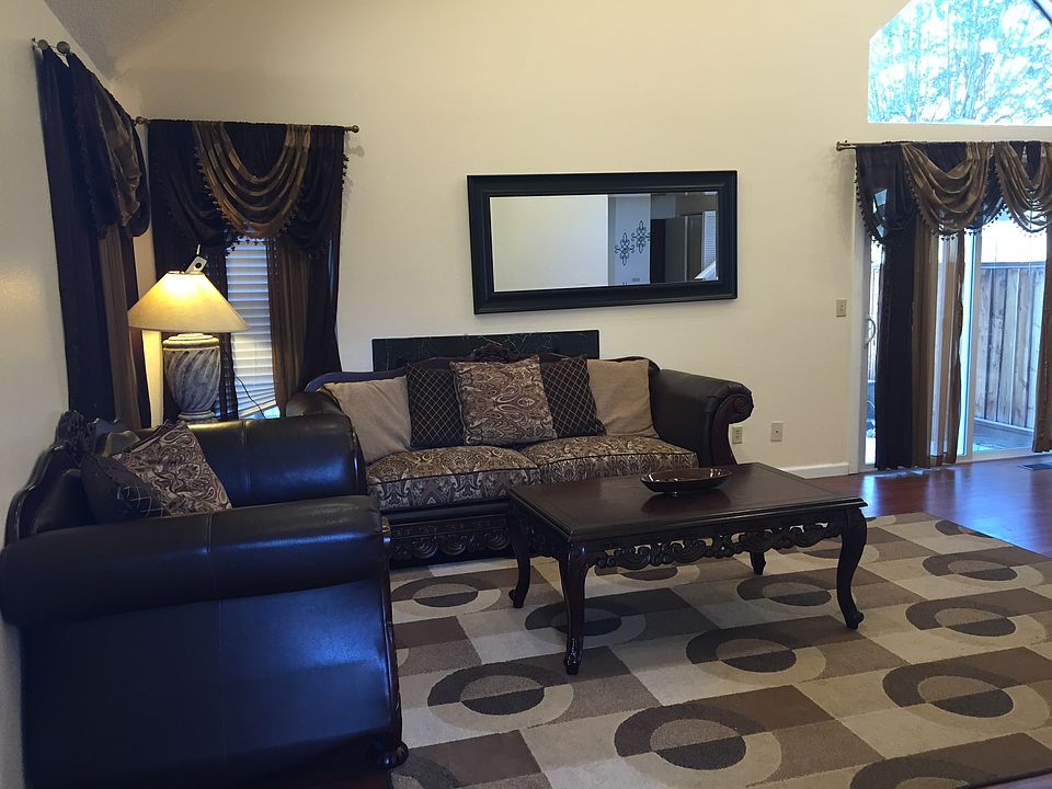 1st image of 489 Glenmoor Cir