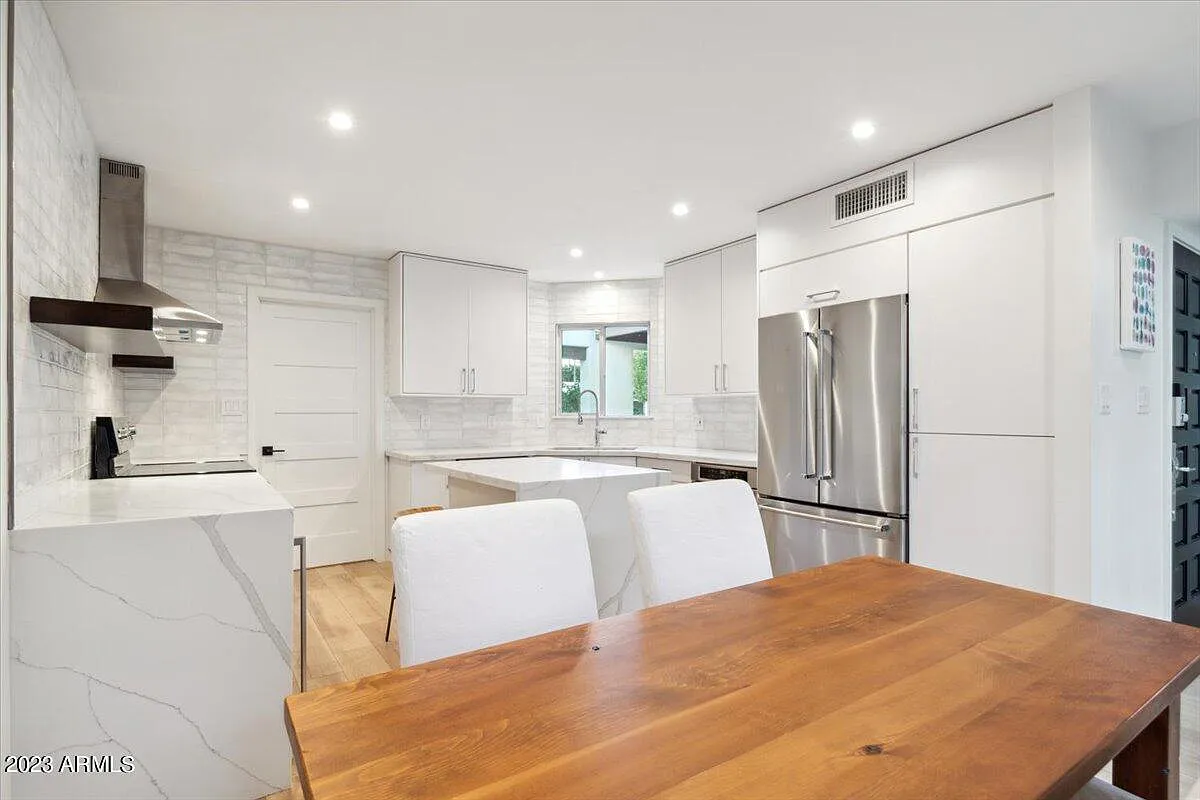 2 bed, 2.0 bath, 2032 sqft, $6,000 — Photo 2