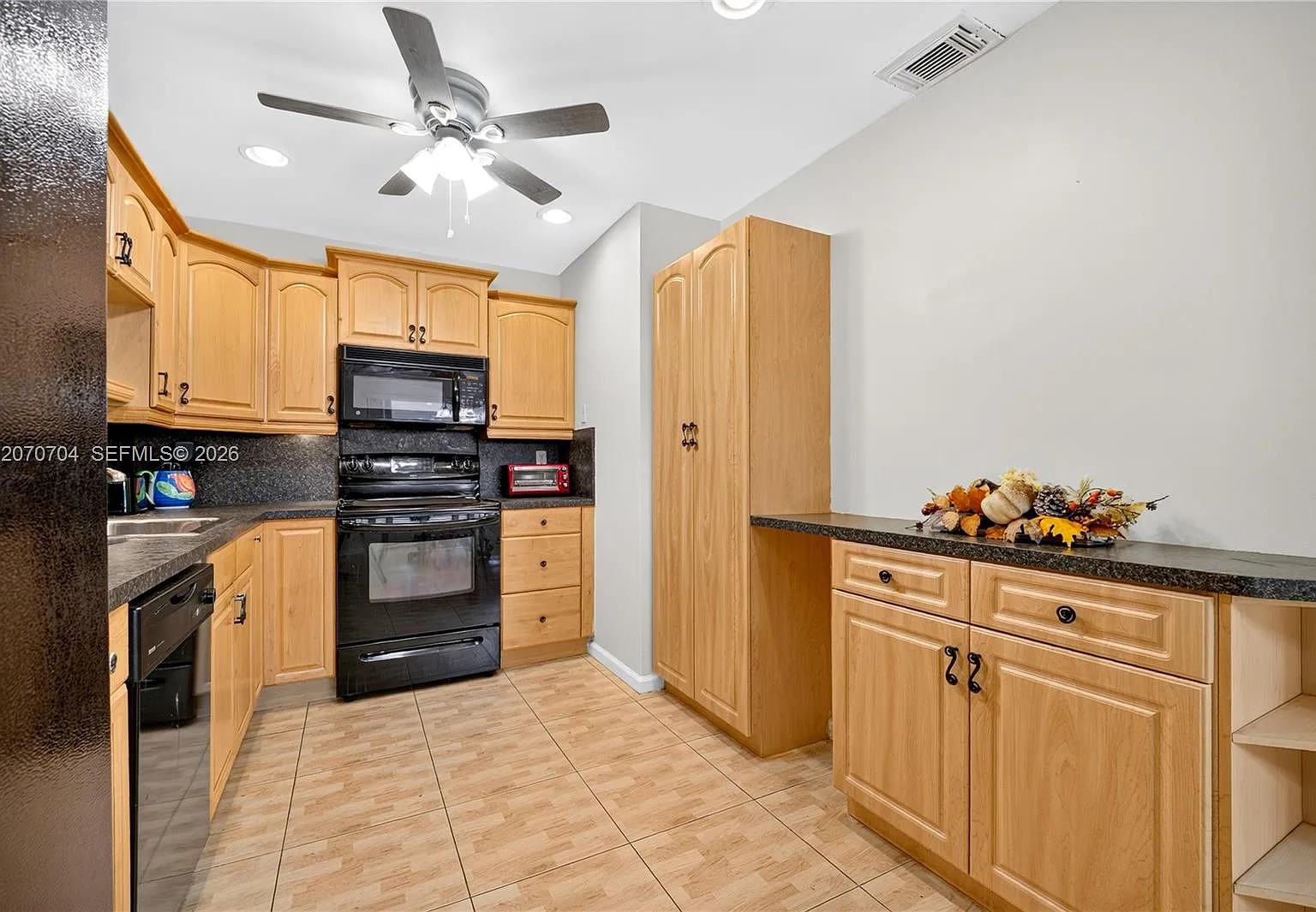 Lauderdale West Condo No — Photo 1