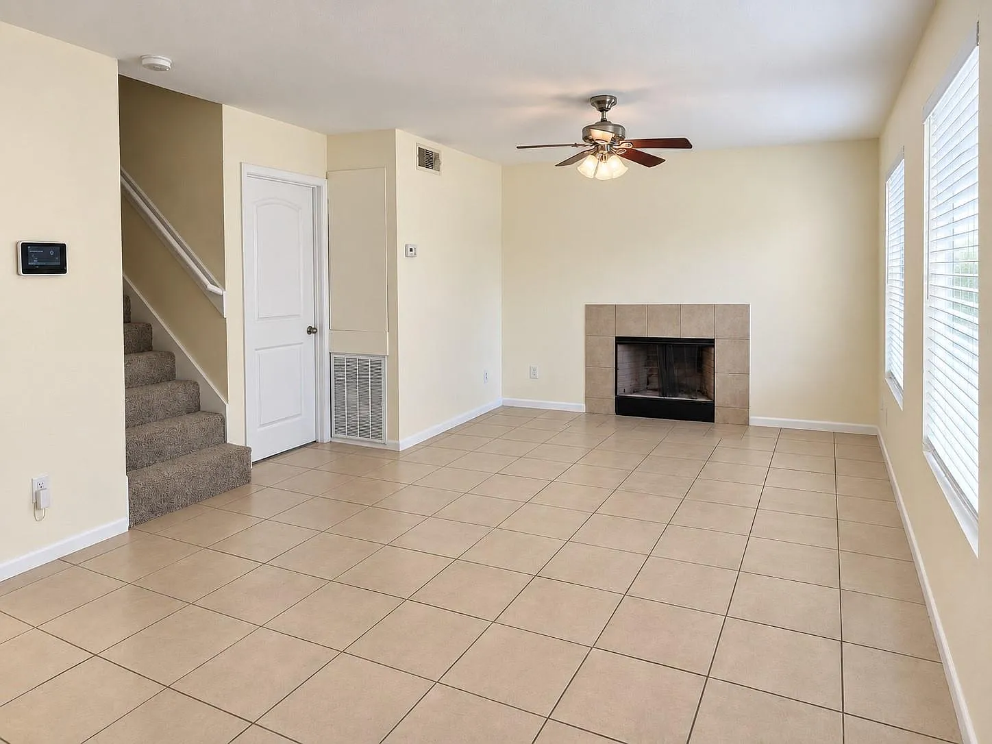 3 bed, 2.0 bath, 4224 sqft, $1,400 — Photo 1