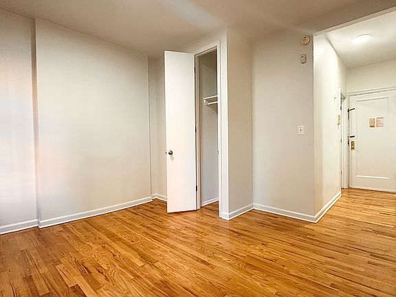5th image of 485 Amsterdam Ave APT 2R