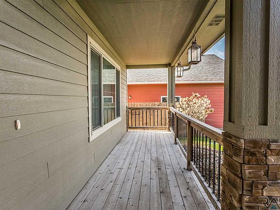 4th image of 320 Thelma Ave