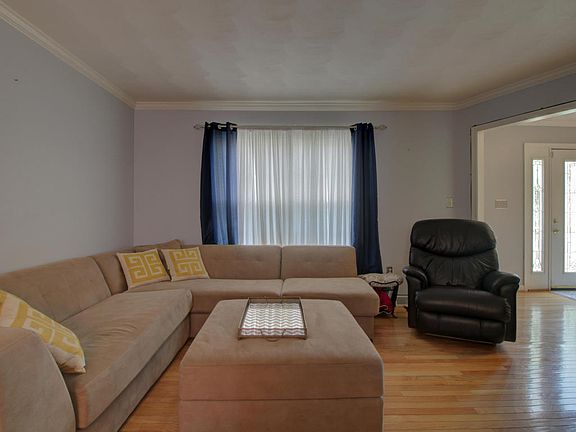 5th image of 369 Sunflower Dr