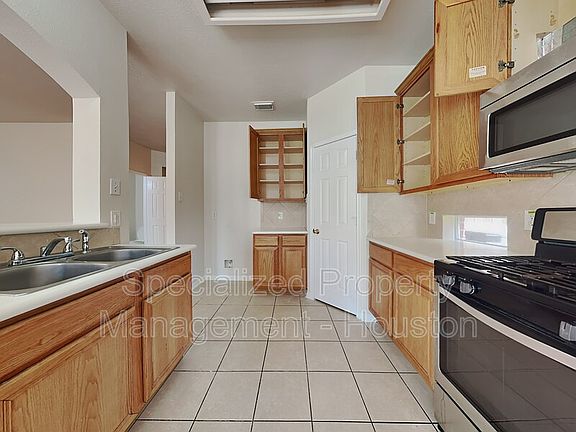 5th image of 2914 Laurel Brook Ln