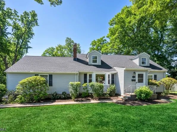 12 Waibel Dr, Allendale Boro, NJ 07401