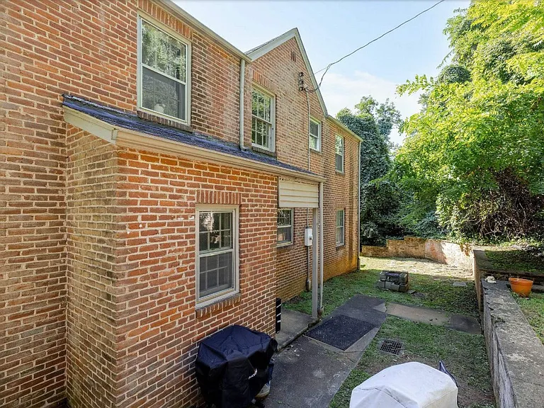 505 Valley Rd — Photo 18