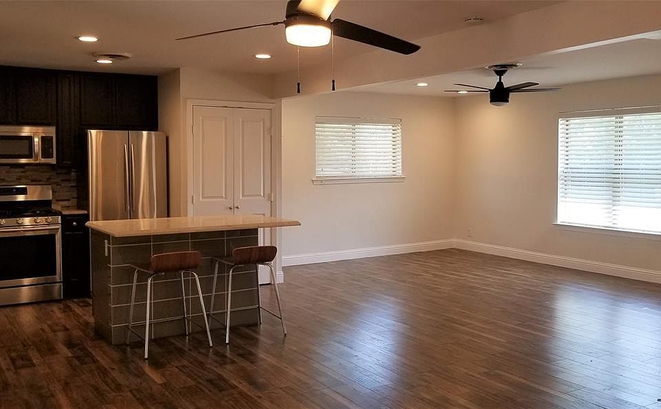1st image of 6515 E Lovers Ln