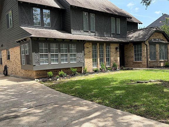 2nd image of 3518 Creekbriar Dr