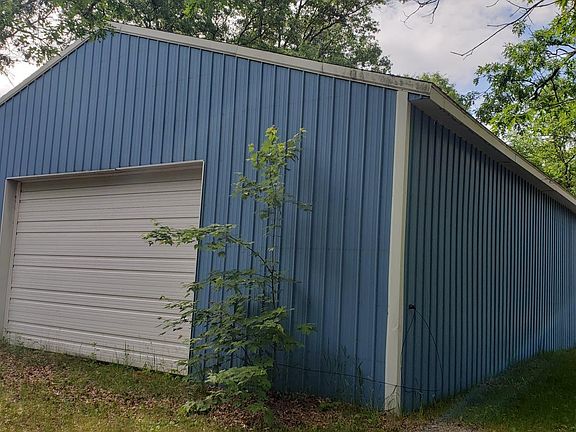 5th image of 1012 S Evergreen Dr