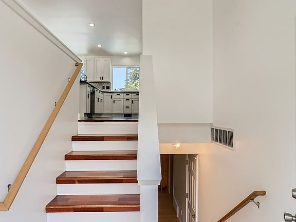 4th image of 2314 Columbia Avenue