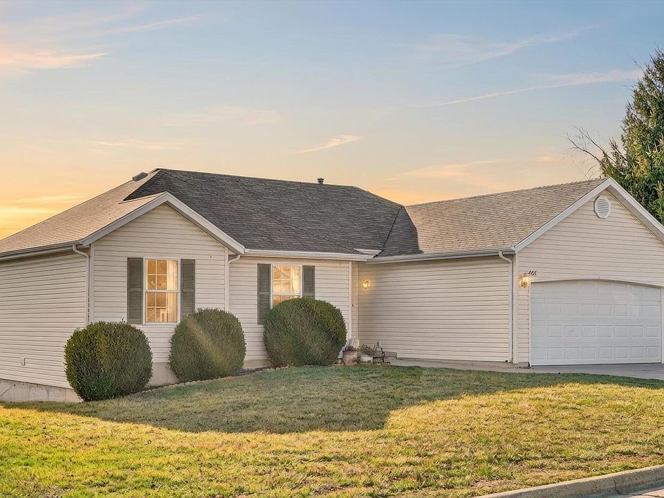 1st image of 406 W Chestnut Road