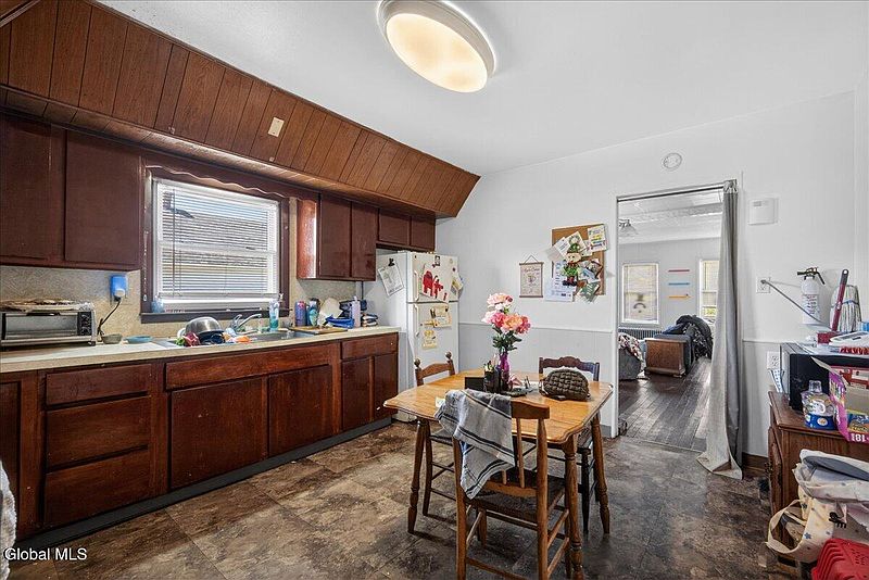 5th image of 1620 Foster Avenue