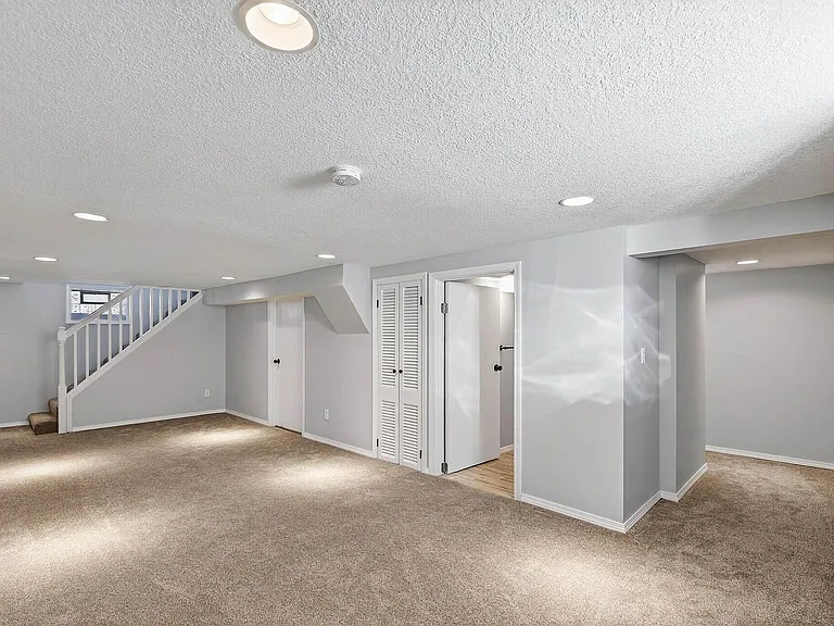 2199 Oakwood Dr — Photo 24