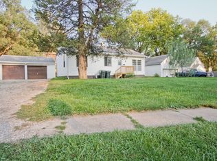 2524 S Cleveland St, Sioux City, IA 51106