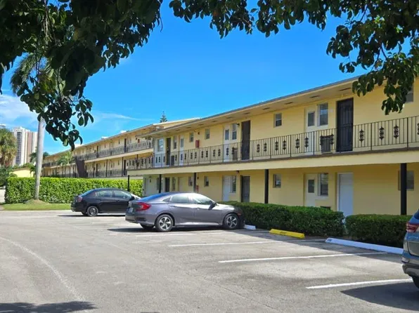 2800 NE 203rd St APT 8, Aventura, FL 33180