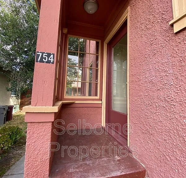 754 55th St — Photo 3