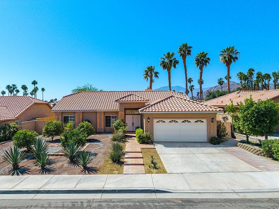1st image of 78515 Naples Dr