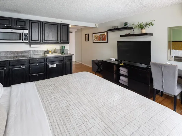 445 Seaside Ave #815, Honolulu, HI 96815