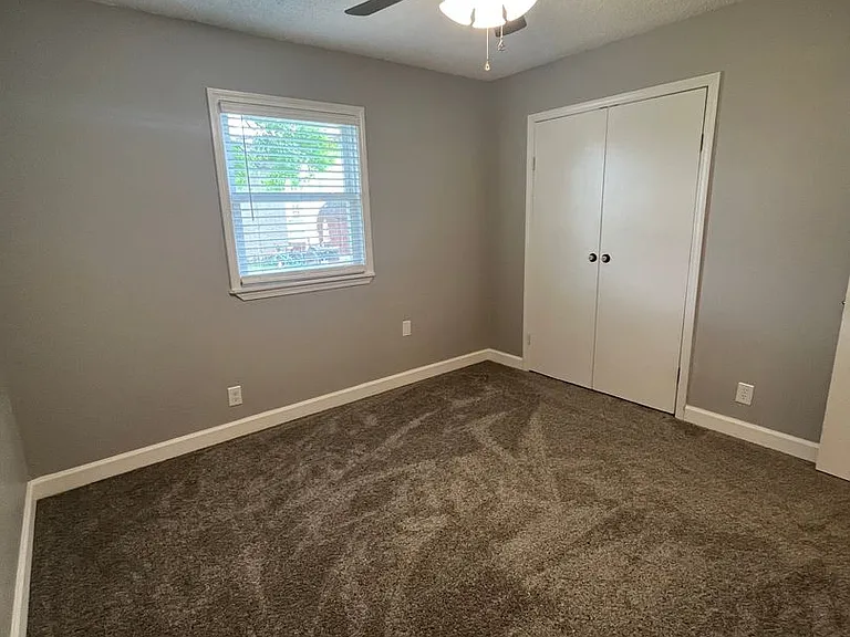 Crossroads Villa Apartments — Photo 54
