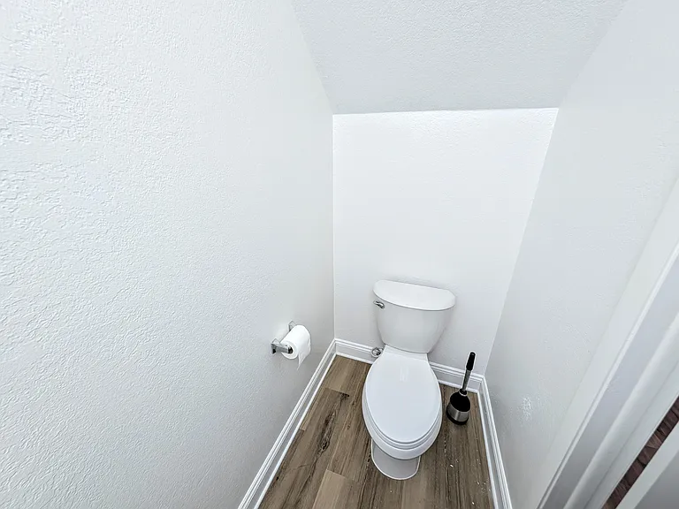 705 N Himes Ave — Photo 13
