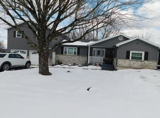 402 Maxwell Hill Rd, Beckley, WV 25801