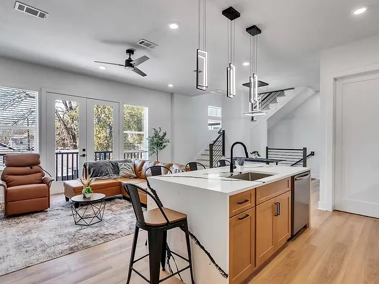 2709 Berry St — Photo 8