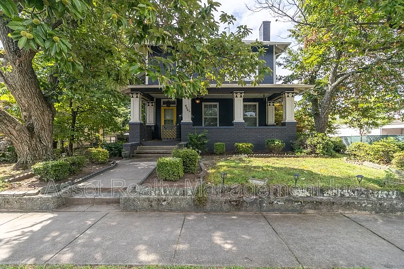 602 Caswell Ave #4