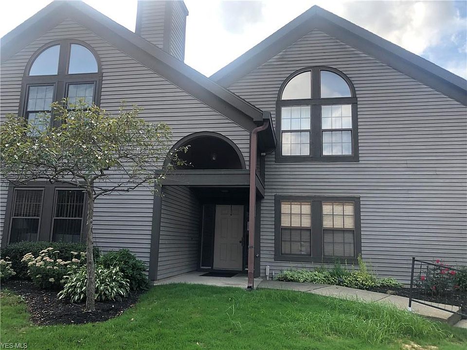 1st image of 3840 Northwoods Ct NE Unit 1
