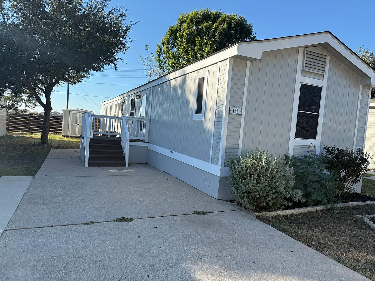 Building Photo - 133 Antelope Hills Dr #4