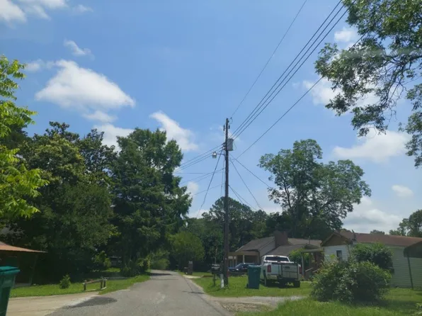1143 Hickory St, West Blocton, AL 35184