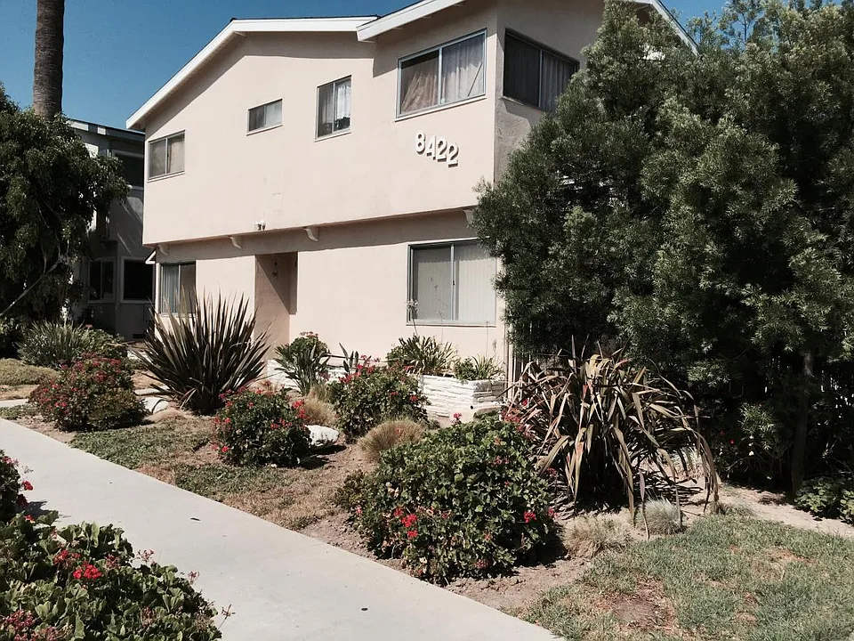 8422 Amigo Ave