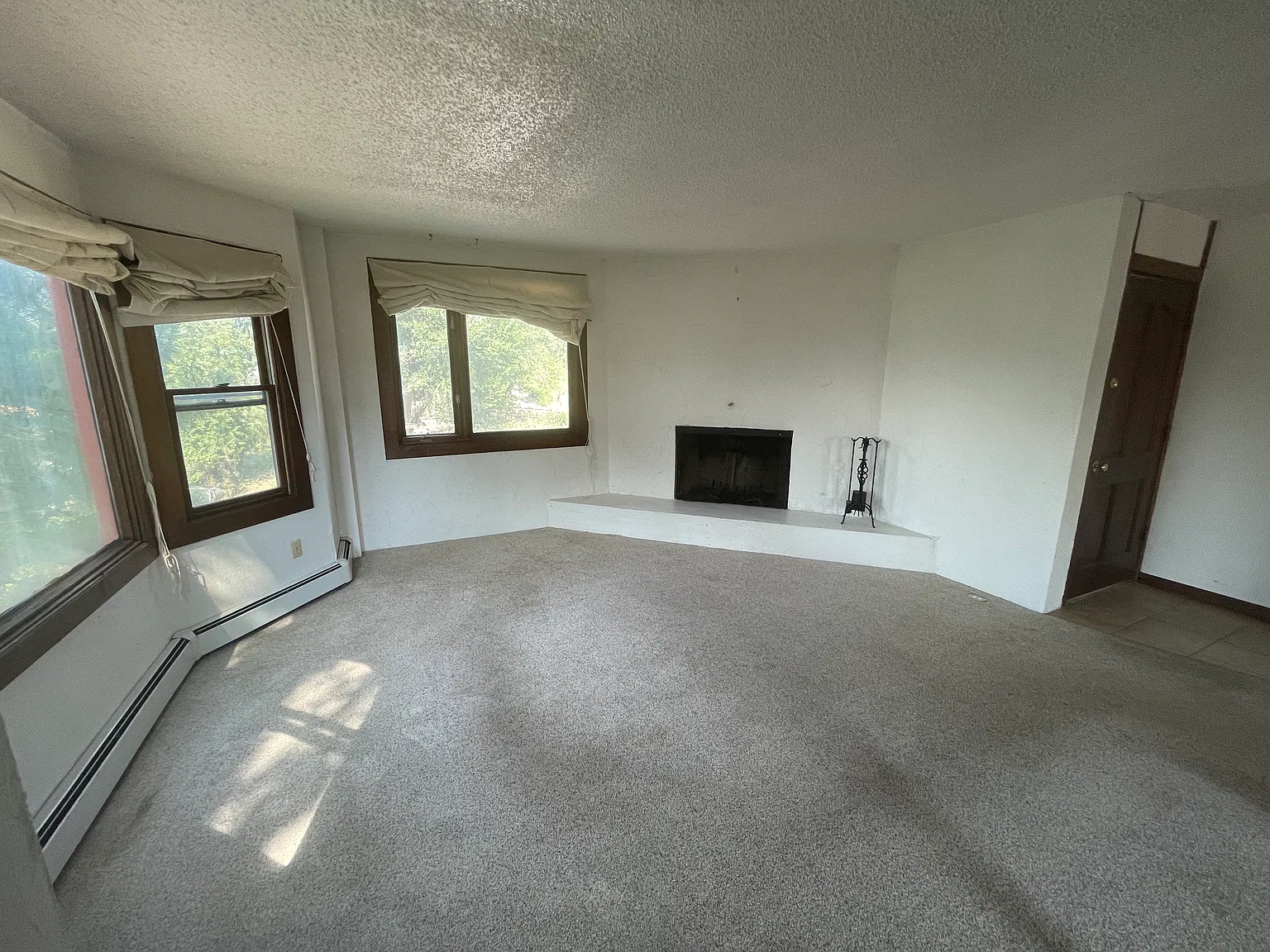 3 bed, 1100 sqft, $2,995 — Photo 3