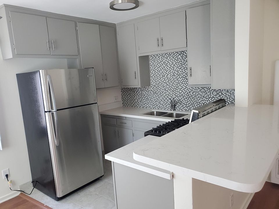 2nd image of 3562 Vinton Ave #8