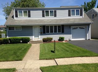 189 Cambridge Ave, Rochelle Park, NJ 07662