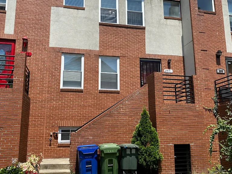 2571 Francis St — Photo 12