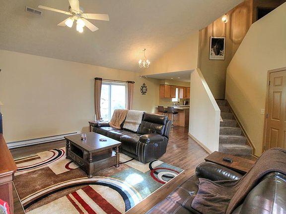 2nd image of 608 Hilltop Terrace Dr