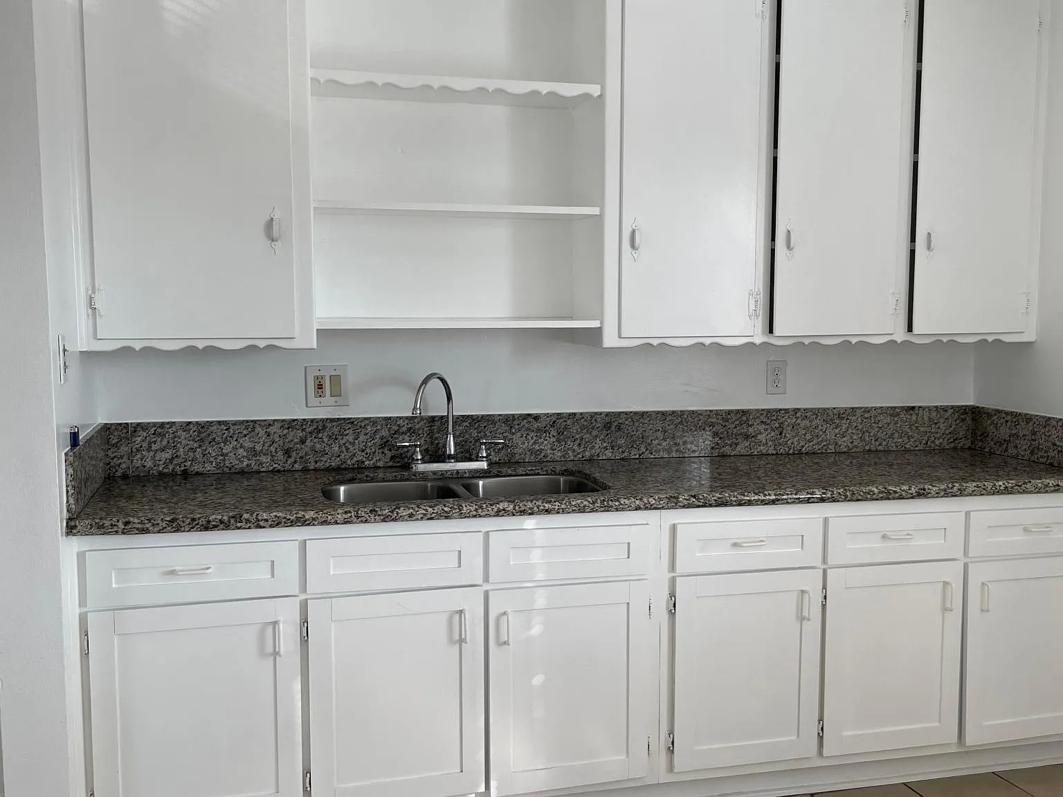 2 bed, 850 sqft, $2,400 — Photo 2