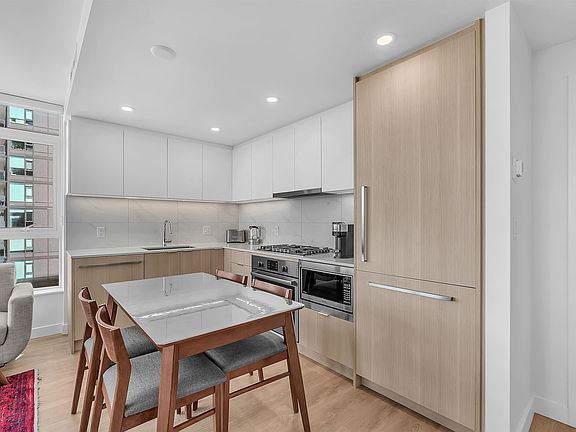 5th image of 308 Alderson Ave #1604