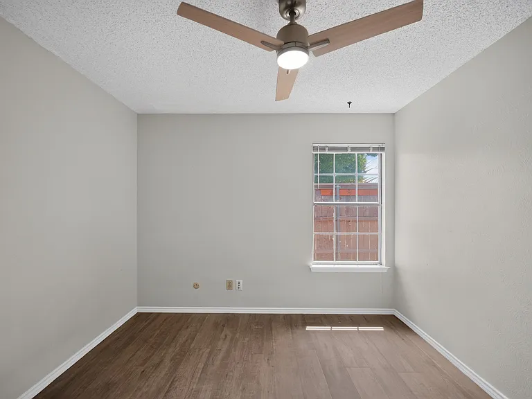 2111 E Belt Line Rd — Photo 16